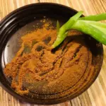 Skořice v květináči zabraňuje růstu plísní: přírodní ochrana pro vaše rostliny.