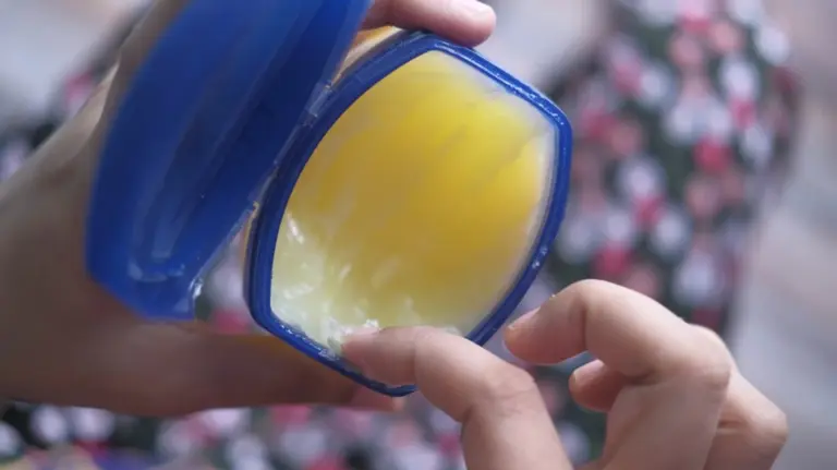 Vazelína na kroužky sprchového závěsu: Nikdy více nebudou zaseknuté