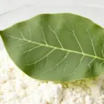 Vložte bobkový list do mouky: staletý trik proti škůdcům.