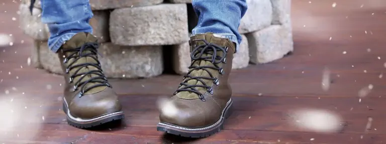 WD-40 na kožené boty: Zimní tajemství proti soli a posypovým materiálům.