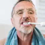 Zubaři varují: tato ranní činnost ničí vaše zuby více než sladkosti