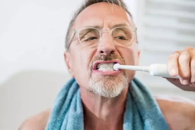 Zubaři varují: tato ranní činnost ničí vaše zuby více než sladkosti