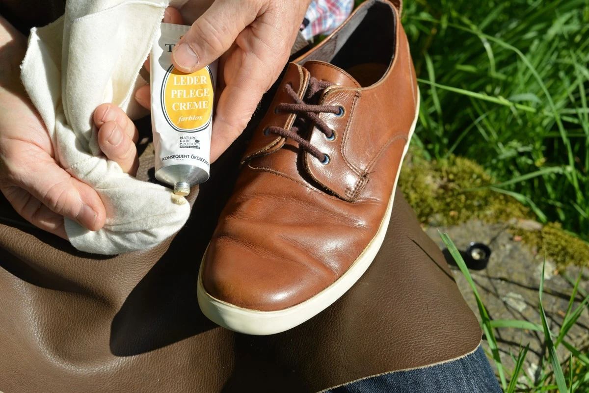 Banánová slupka místo leštidla na boty: úsporný trik našich babiček. - image 1