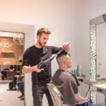 Co kadeřníci v Praze nikdy neprozradí o šamponech z drogerie.