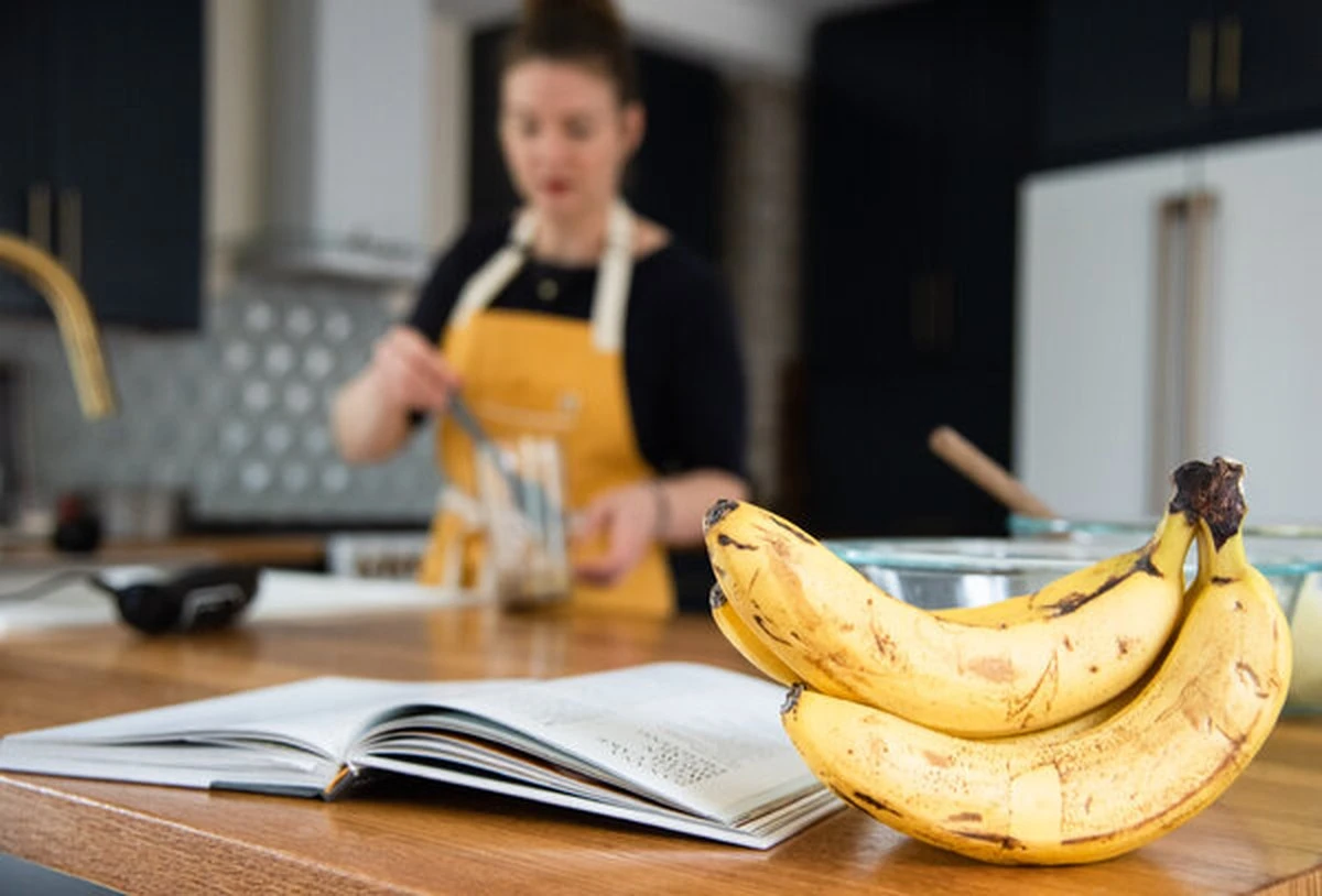 Co šéfkuchaři dělají s banánovými slupkami? Tajemství šťavnatého masa - image 1