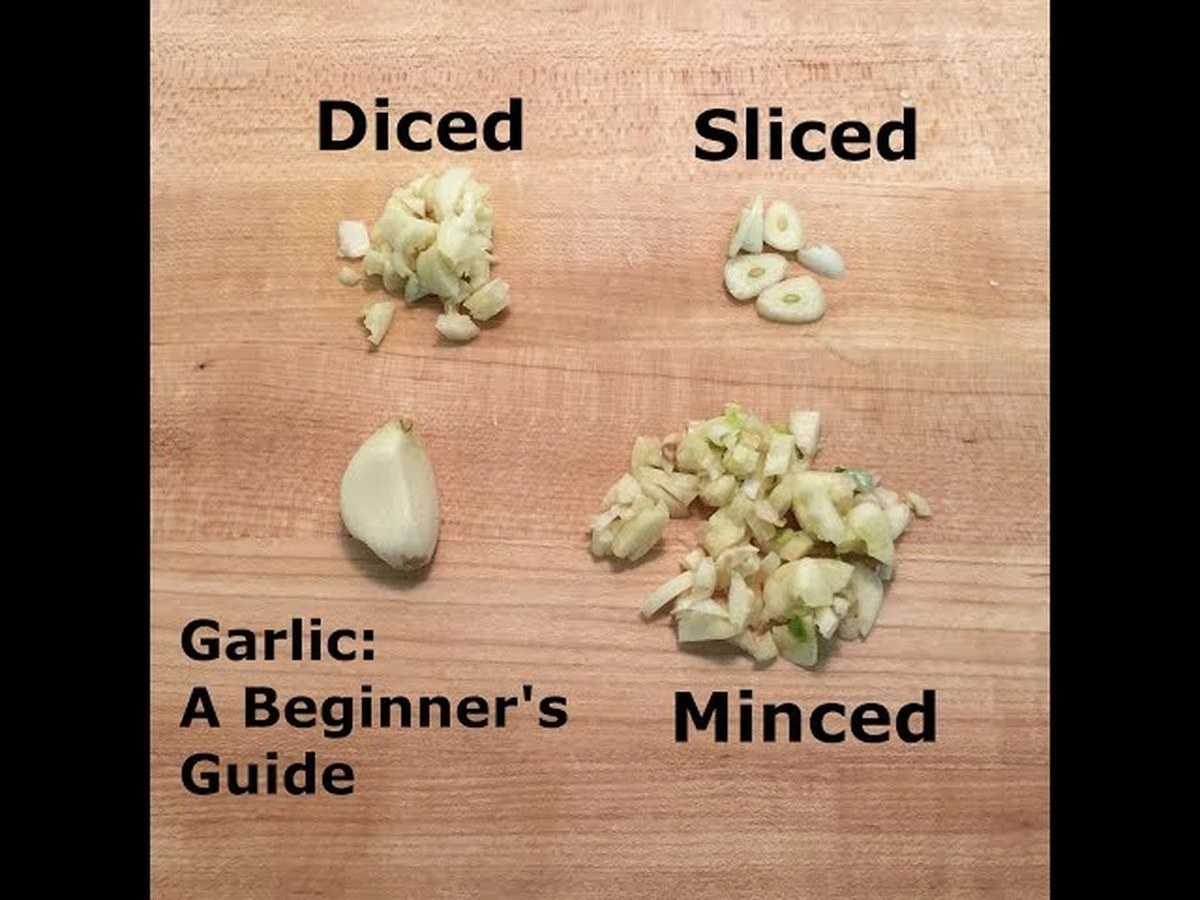 Co šéfkuchaři vždy dělají s česnekem před smažením - image 1