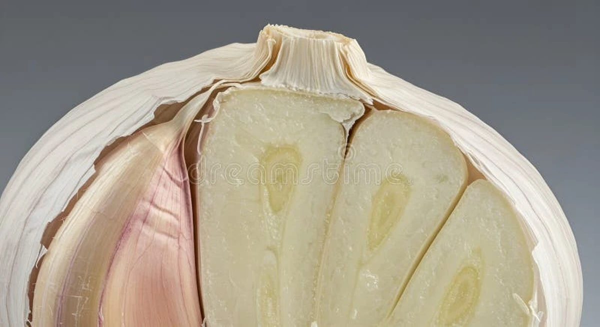 Co šéfkuchaři vždy dělají s česnekem před smažením - image 2