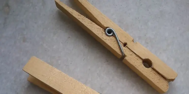 Dřevěné kolíčky v kuchyni? Proč jsou lepší než drahé sponky na sáčky.