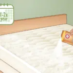 Jedlá soda pod matrací: Proč to čistí lépe než drahé spreje