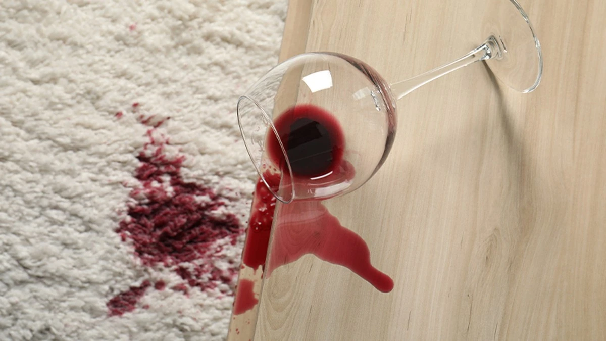 Obyčejná soda na skvrny od vína? Proč funguje lépe než drahé prostředky - image 2