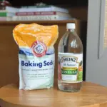 Ocet a jedlá soda: kombinace účinnější než drahé čističe z Tesca.