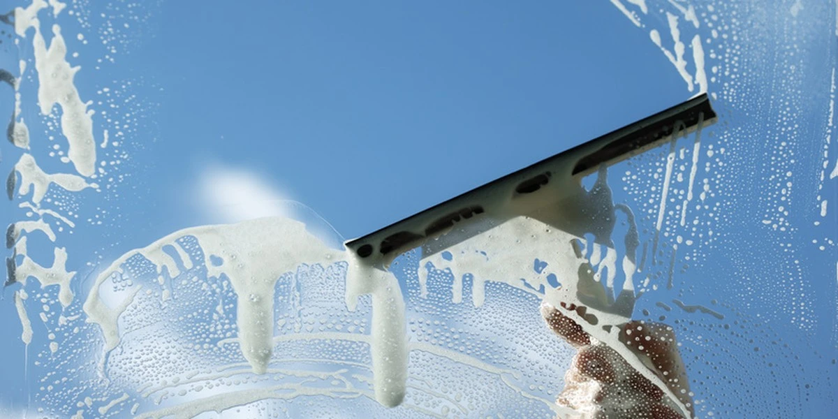 Ocet a pečicí papír na okna: Perfektní čistota bez šmouh - image 1