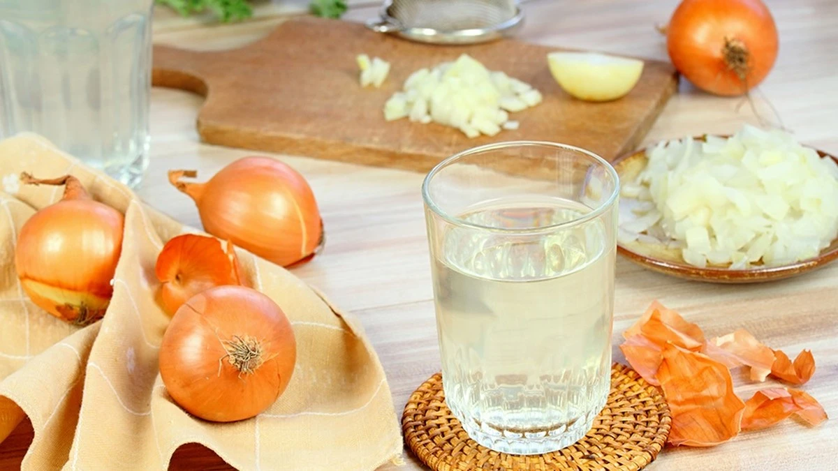 Položte cibuli vedle postele: Zapomenutý lék proti zimní rýmě