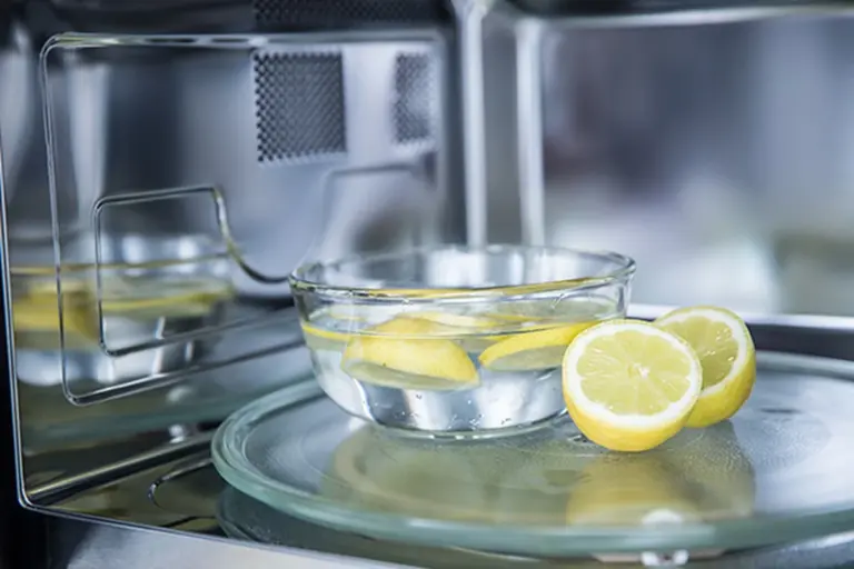 Proč dát citronovou kůru do mikrovlnky na 30 sekund.