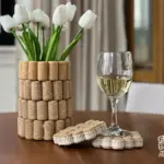 Proč dát korkový podtácek pod vázu: Geniální ochrana nábytku
