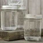 Proč dát minci do zmrzlé sklenice: Starý trik babičky pro rychlé rozmrazení.