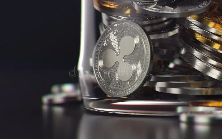 Proč dát minci do zmrzlé sklenice: Trik, který zachrání popraskané zavařeniny.