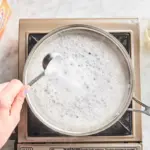 Sodou vyčistíte připálený hrnec za 15 minut – bez drhnutí a chemie.