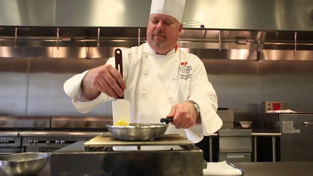 Tajemství šéfkuchařů: Proč přidávat ocet do vody na vajíčka. - image 1