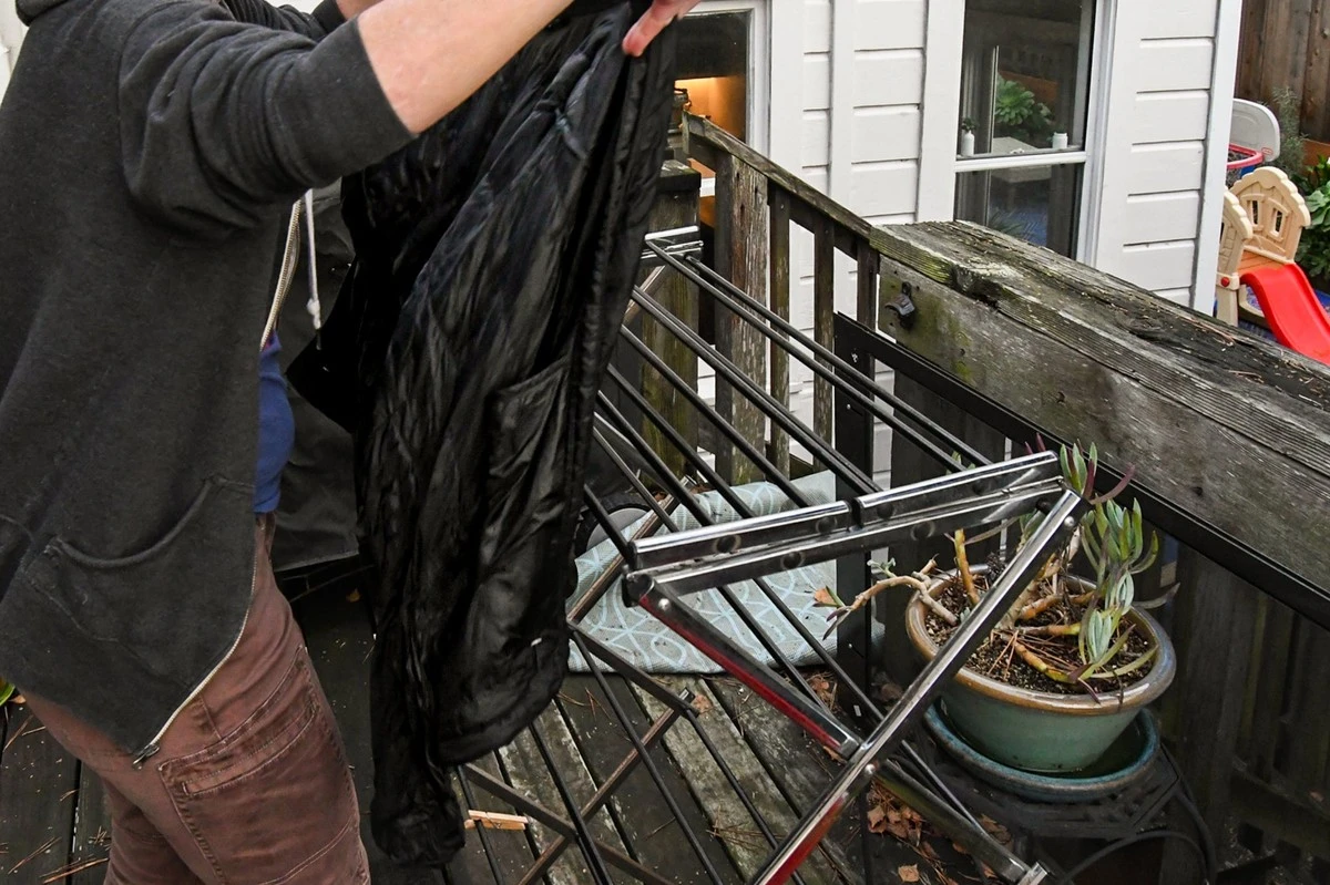 Tenisový míček v sušičce: trik pro nadýchané péřové bundy a přikrývky - image 2