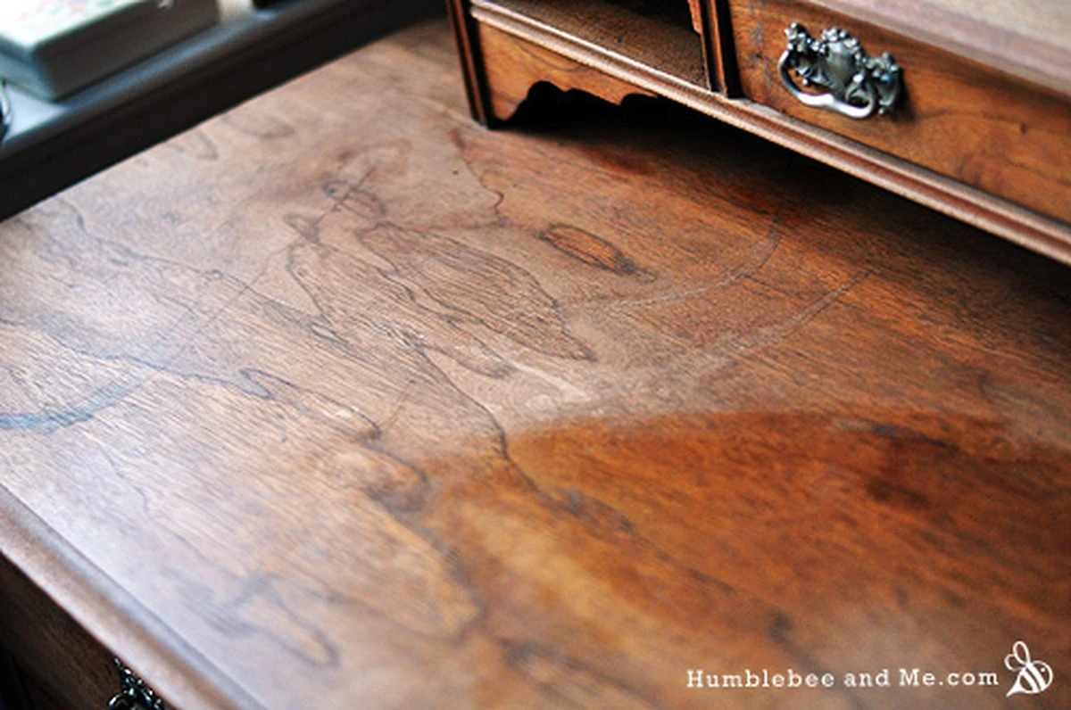 Včelí vosk na dřevěný nábytek: Starý český trik proti škrábancům