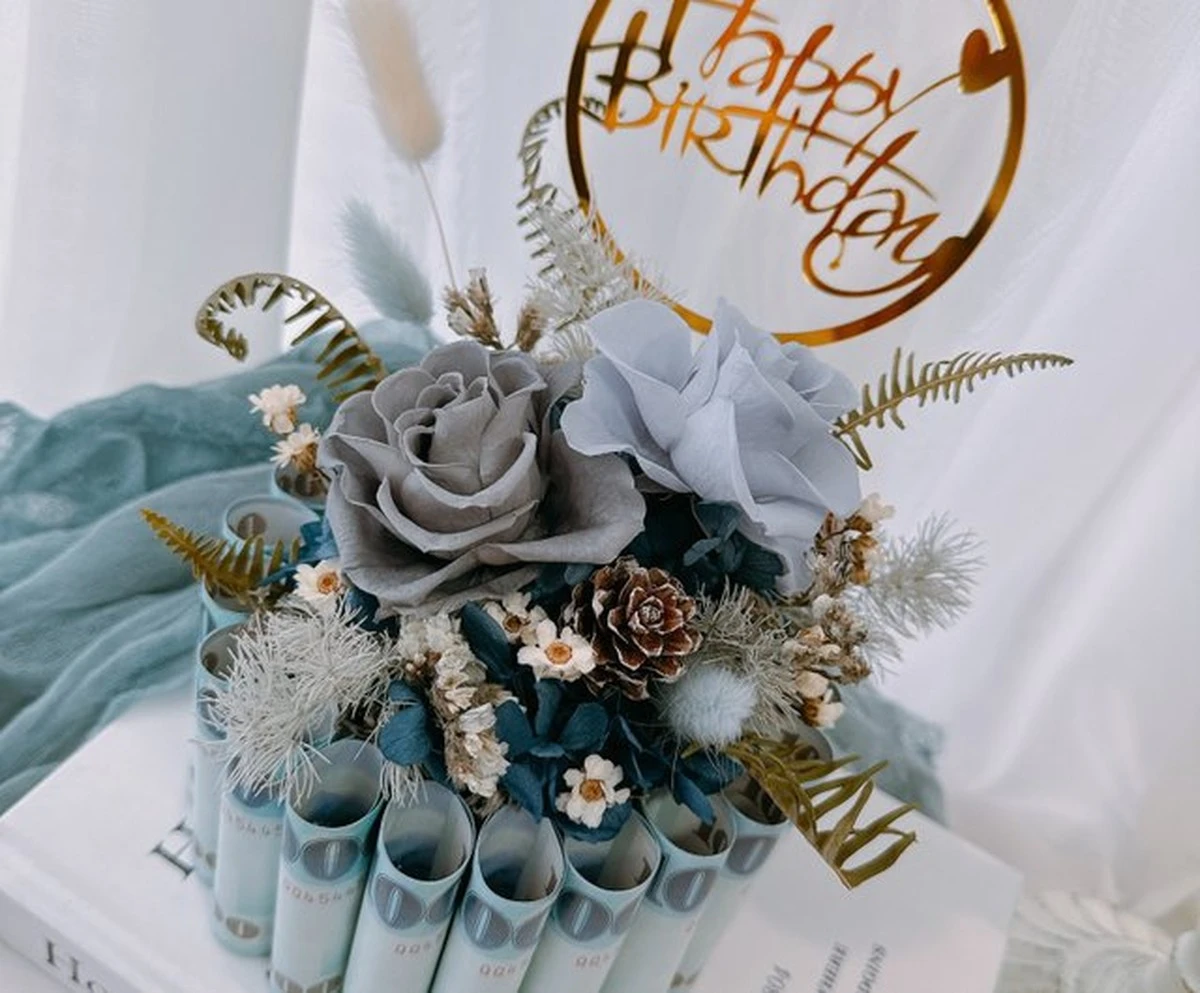 Vložte minci do vázy s květinami a prodlužte jejich životnost o týden - image 2