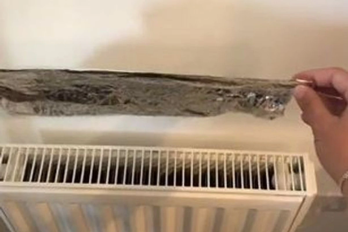 Alobal za radiátorem: Geniální trik, který sníží účet za topení o 25%