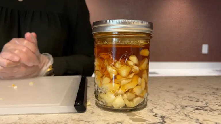 Česnek v medu po dobu 7 dní: Domácí lék, který posílí imunitu