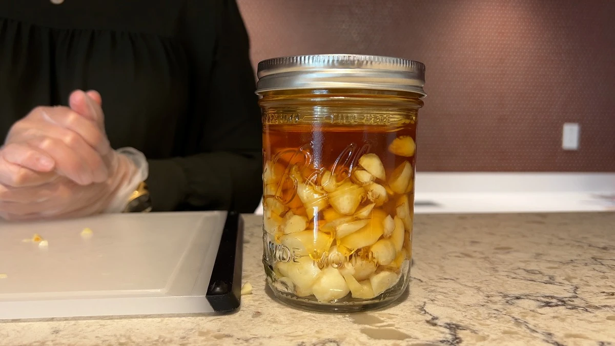 Česnek v medu po dobu 7 dní: Domácí lék, který posílí imunitu