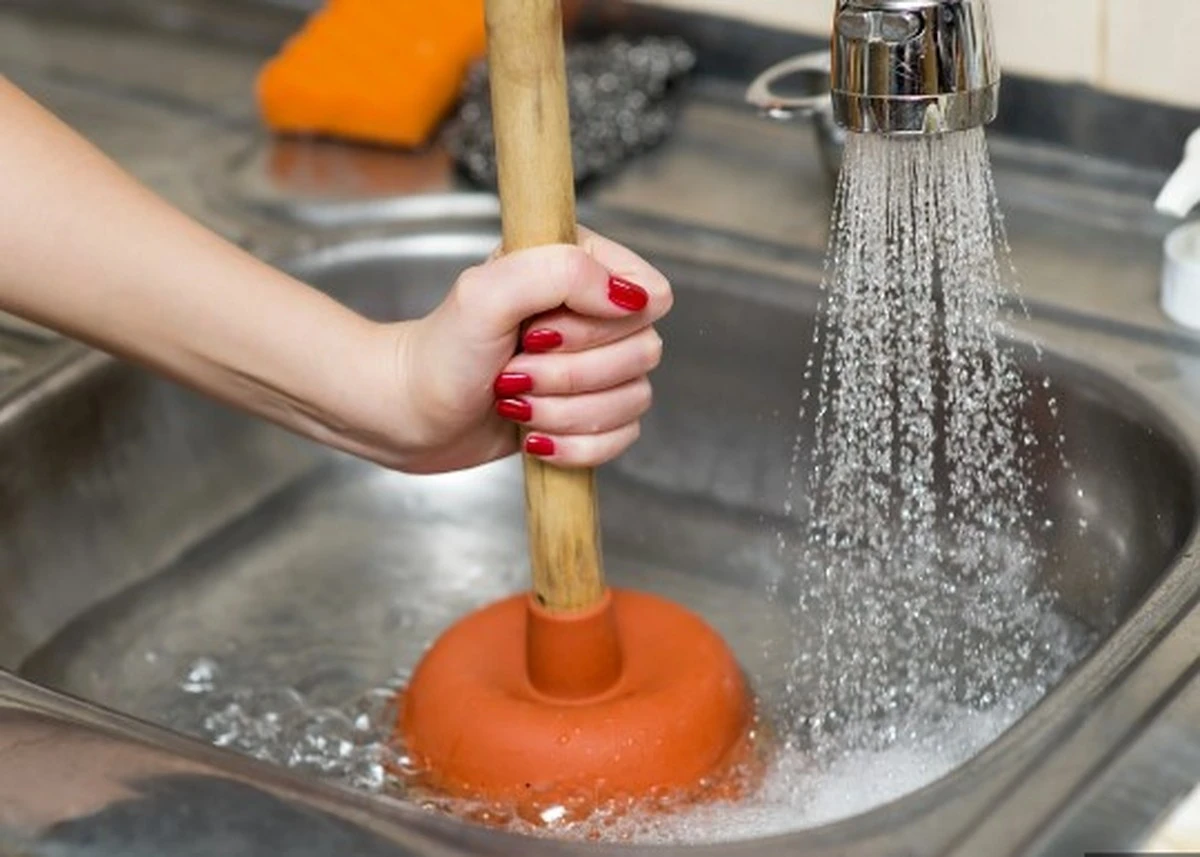 Instalatéři prosí: nikdy nelijte tento typ oleje do odpadu.