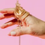 Med na drobné popáleniny: proč ho doporučují i lékaři z popáleninových center