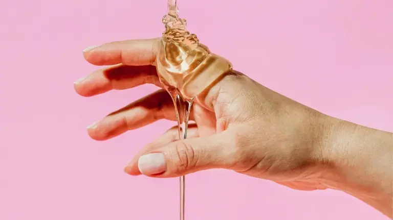 Med na drobné popáleniny: proč ho doporučují i lékaři z popáleninových center