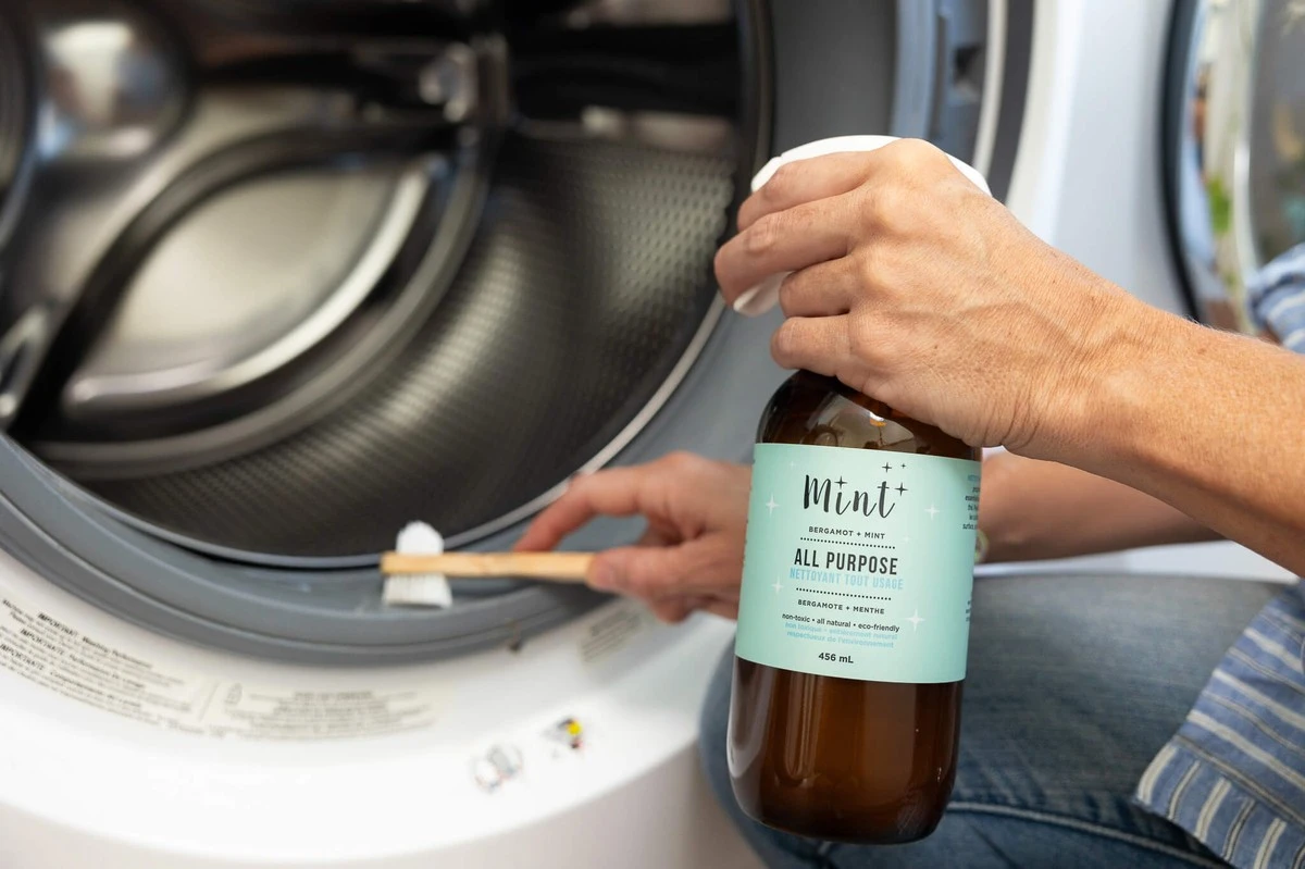 Ocet a jedlá soda v pračce: Tajemství bělejšího prádla bez chemie - image 1