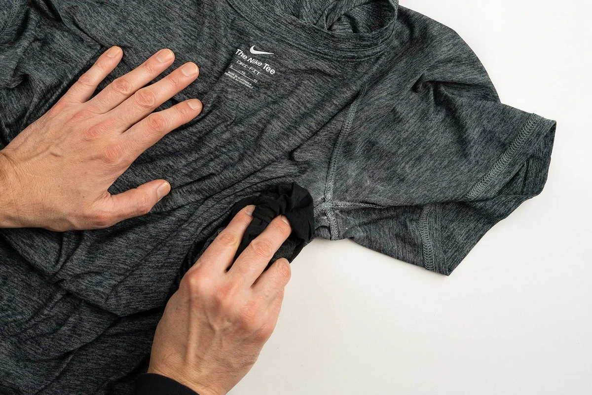 Ocet na skvrny od deodorantu: Záchrana bílého oblečení bez drhnutí - image 2