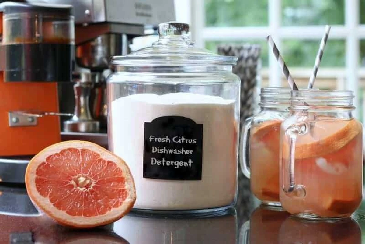 Proč dát citrónovou kůru do myčky: Lesk nádobí bez chemie - image 1