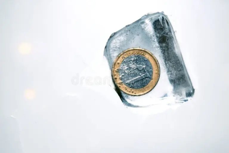 Proč dát minci do zmrzlé vody? Geniální způsob, jak zjistit výpadek elektřiny