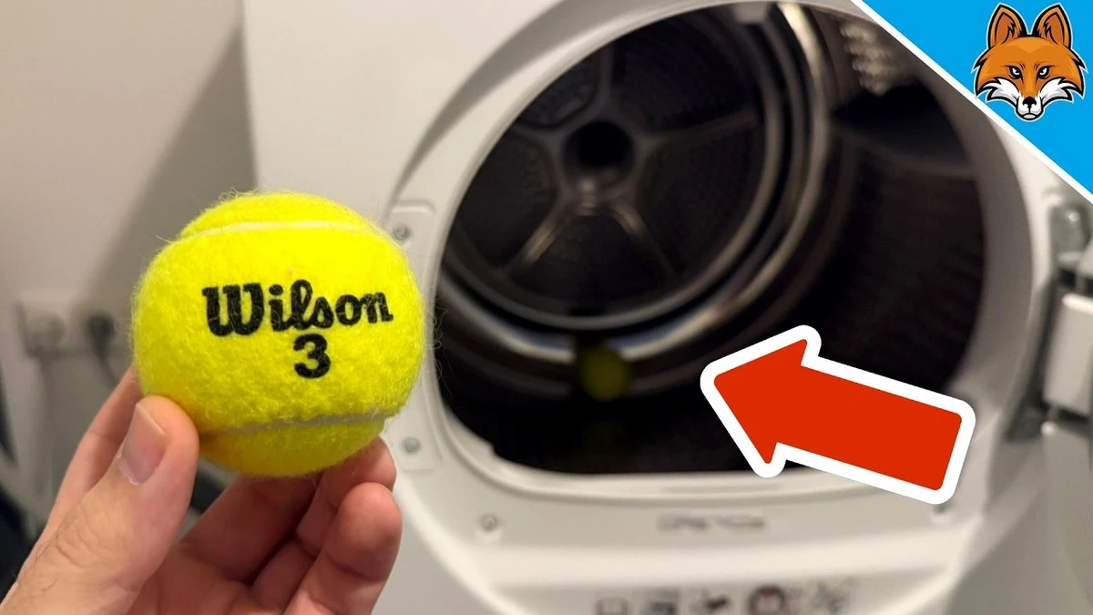Proč dát tenisový míček do sušičky s peřinami? Trik, který ušetří čas i energii