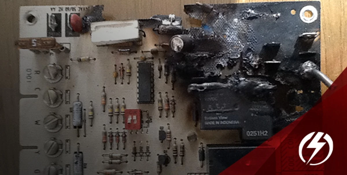 Proč elektrikáři vždy odpojují WiFi router před bouřkou.