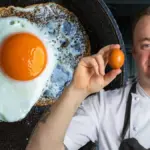 Proč kuchaři vždy přidávají ocet do vařících se vajec.