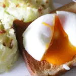 Proč šéfkuchaři vždy přidávají ocet do vařících se vajec.