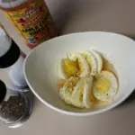 Proč šéfkuchaři vždy přidávají ocet do vařených vajec: Profesionální tajemství.