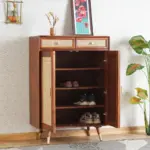 Vložte skořici do botníku: Domácí trik proti zápachu, který funguje lépe než drahé osvěžovače.