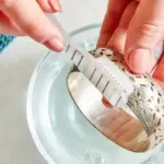 Zubní pasta na stříbrné šperky: lesknou se jako nové za 5 minut.