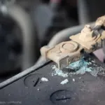 Zubní pasta na zrezivělé baterie: Proč to zkušení kutilové dělají