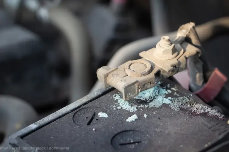 Zubní pasta na zrezivělé baterie: Proč to zkušení kutilové dělají